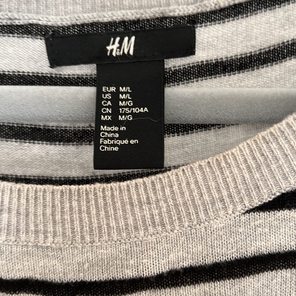 Oversized gray and black striped light weight H&M sweater - Picture 3 of 3